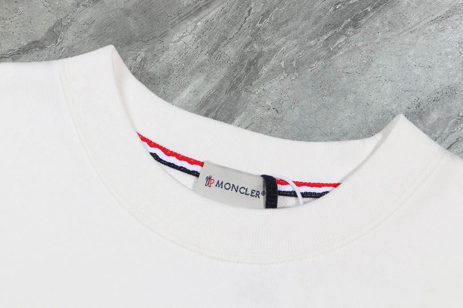 【 In Stock】 〖 𝐌𝐎𝐍𝐂𝐋𝐄𝐑~ 〗 440g ， 😎 ， ， Factory 2025 T ， ， Premium LOGO， Same Style ：Black White Size：S M L XL 2XL